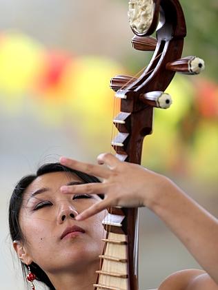25岁女孩范薇薇的琵琶表演成为庆祝活动的压轴大戏。（图片来源：新闻有限公司）