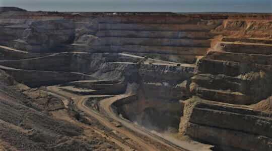 巴国要分40%黄金产量澳新峰矿业顶压